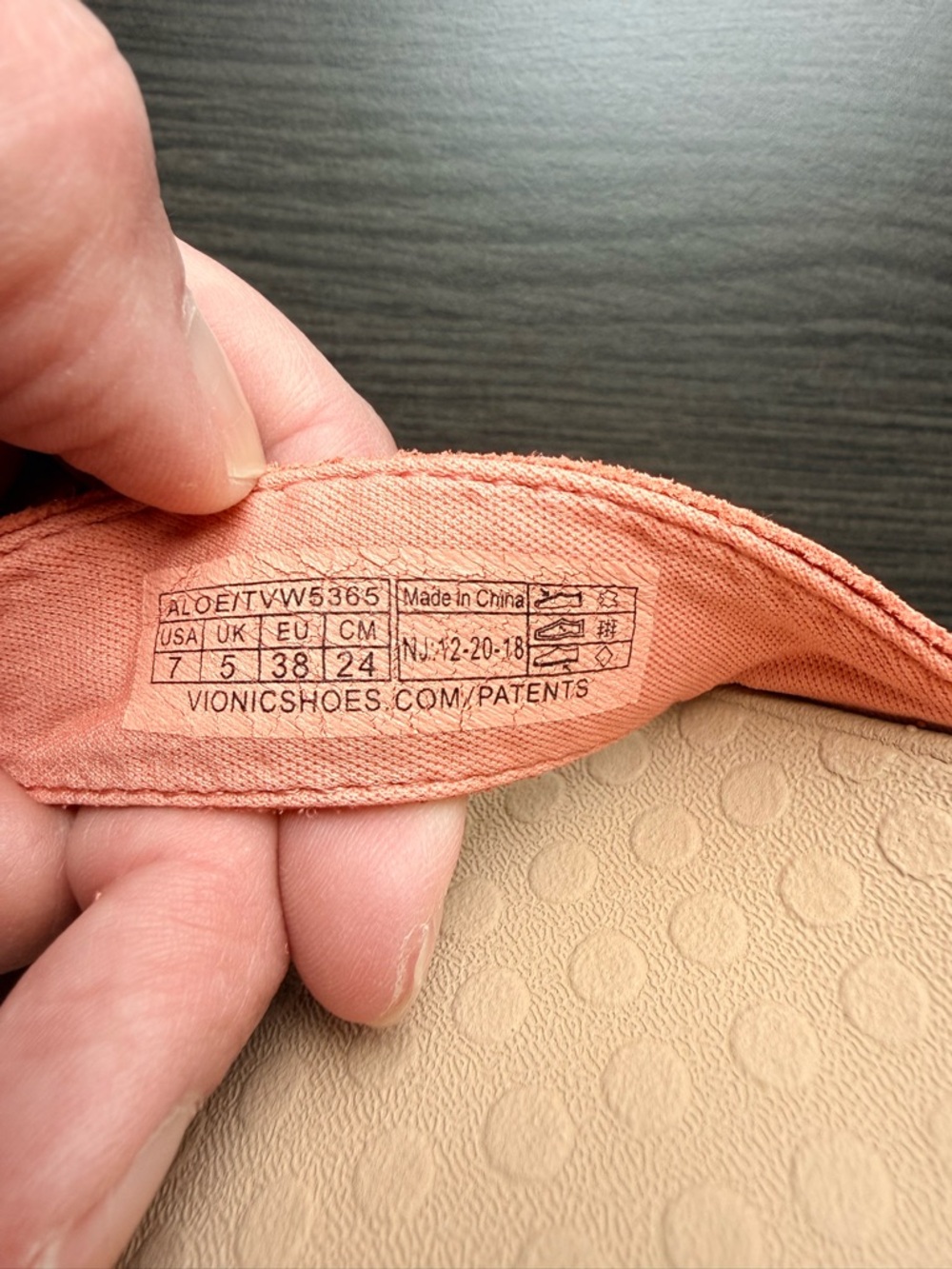Vionic Women’s Tide Aloe flip flop in tan/neutral color, NWOT - Picture 4 of 4